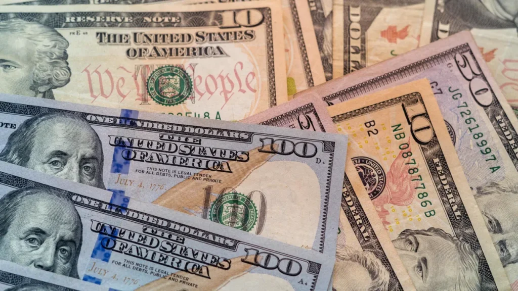 سعر الدولار الأمريكي